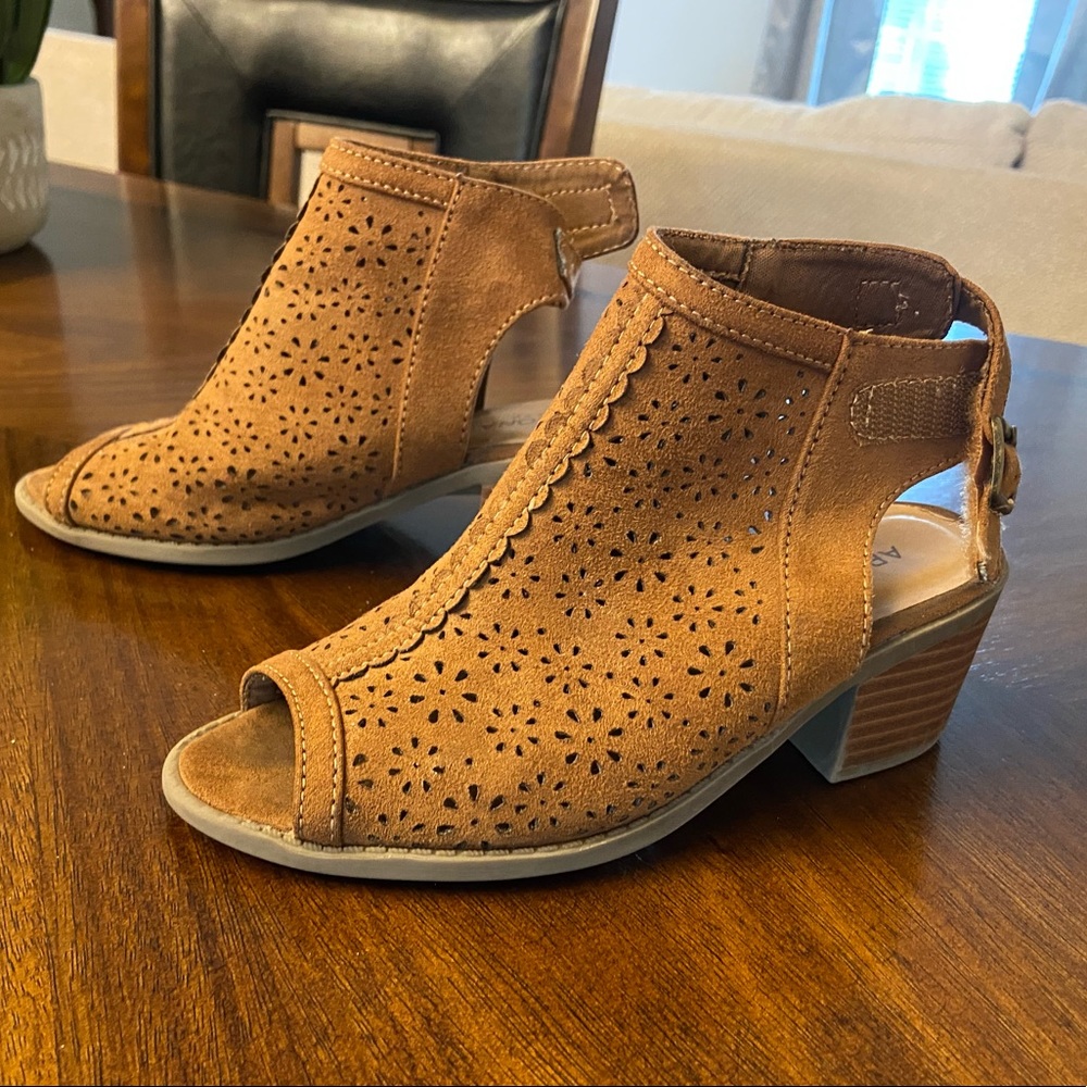 Cute Fall heeled girls shoes